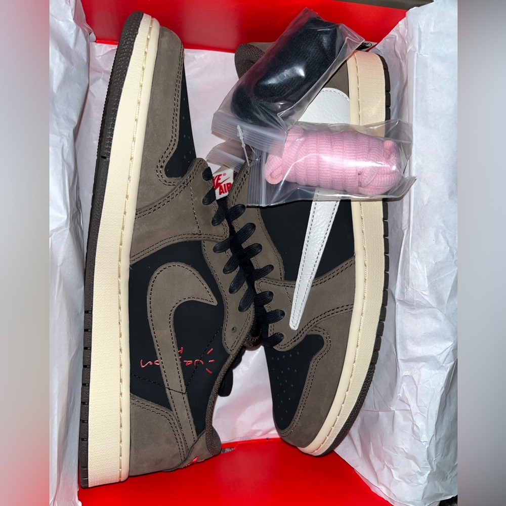 Jordan 1 Low Travis Scott